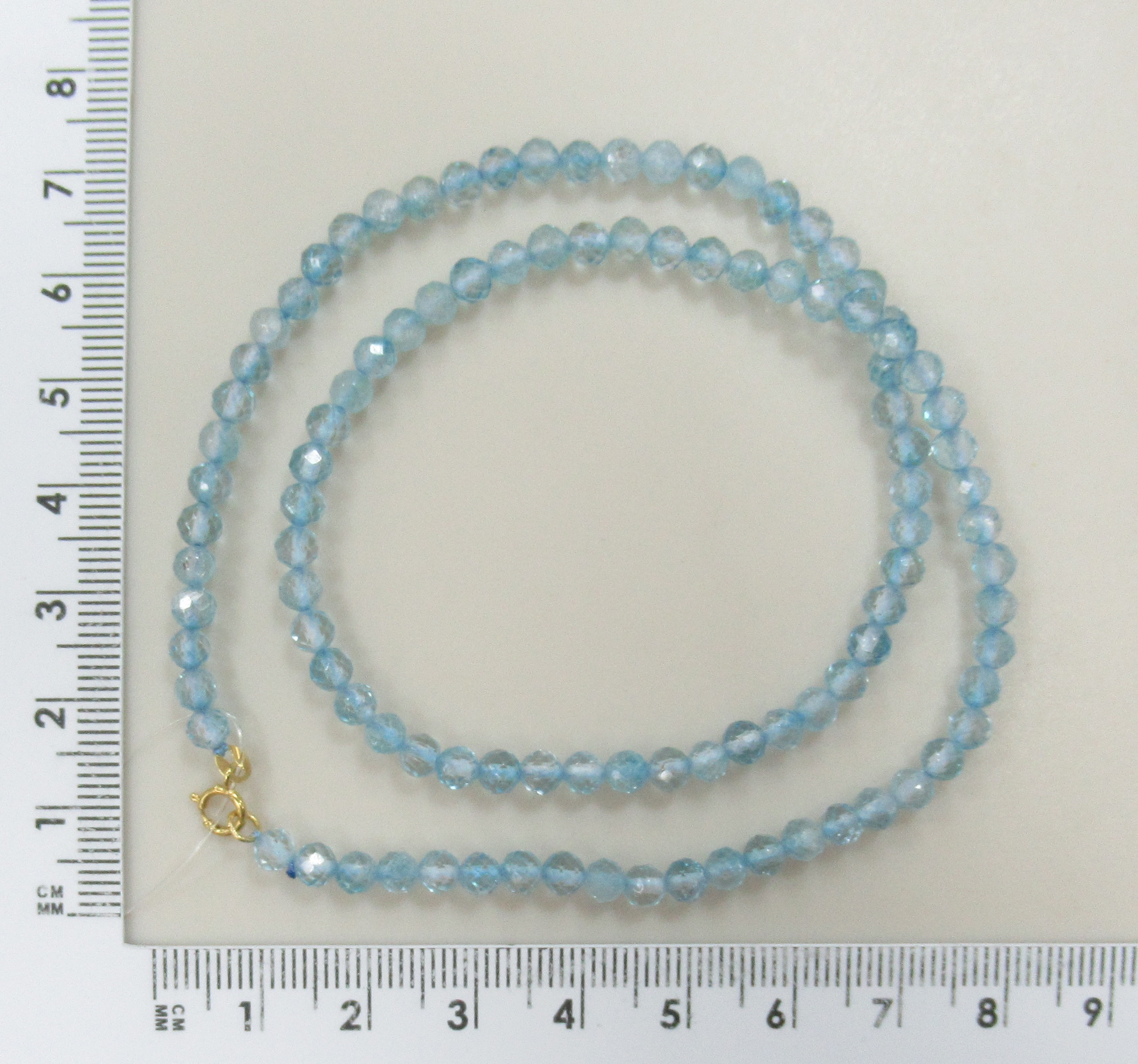 Бусы из топаза